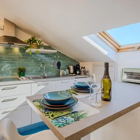 Mansarda Al Mare Apartment *